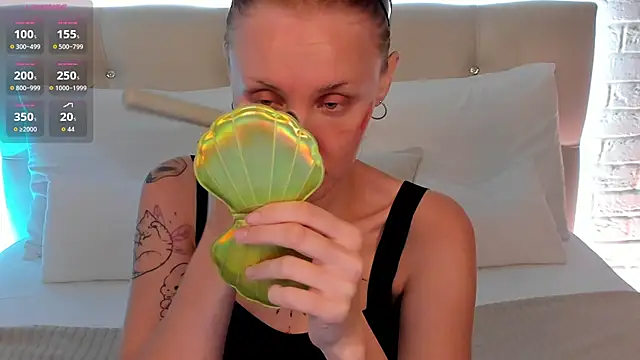 Snapshot of LianaFord chatting on 8, 6, 2026 LianaFord online show from 8, 6, 2026