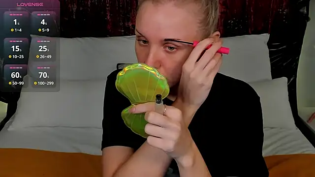 Snapshot of LianaFord chatting on 26, 10, 2025 LianaFord online show from 26, 10, 2025