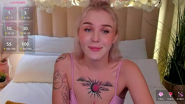 Snapshot of LianaFord chatting on 15, 10, 2025 LianaFord online show from 15, 10, 2025