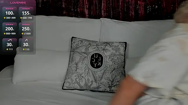 Snapshot of LianaFord chatting on 19, 10, 2025 LianaFord online show from 19, 10, 2025