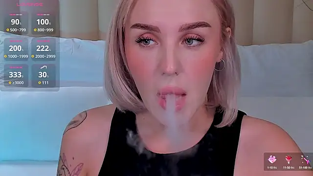 Snapshot of LianaFord chatting on 13, 10, 2025 LianaFord online show from 13, 10, 2025