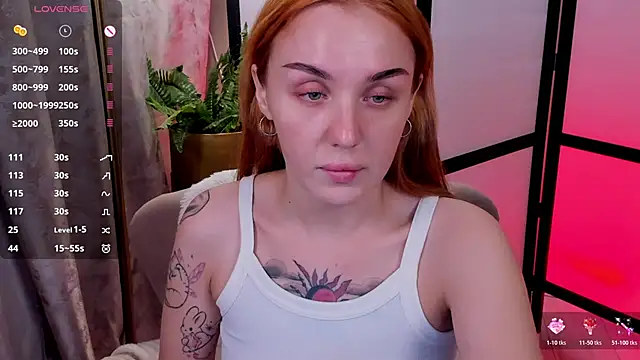 Snapshot of LianaFord chatting on 13, 11, 2025 LianaFord online show from 13, 11, 2025