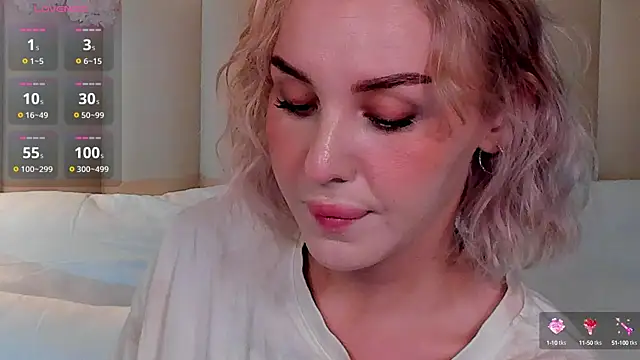 Snapshot of LianaFord chatting on 12, 10, 2025 LianaFord online show from 12, 10, 2025