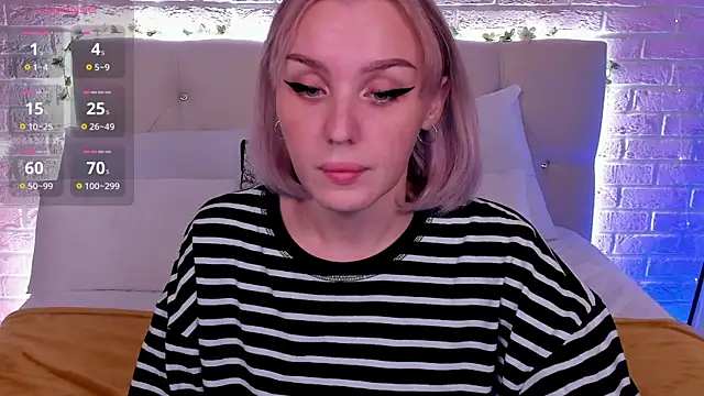 Snapshot of LianaFord chatting on 4, 10, 2025 LianaFord online show from 4, 10, 2025