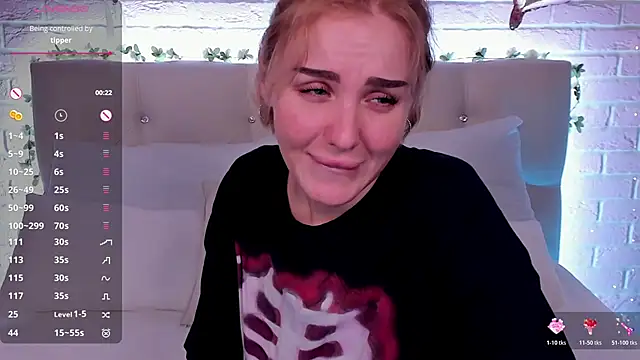 Snapshot of LianaFord chatting on 3, 11, 2025 LianaFord online show from 3, 11, 2025