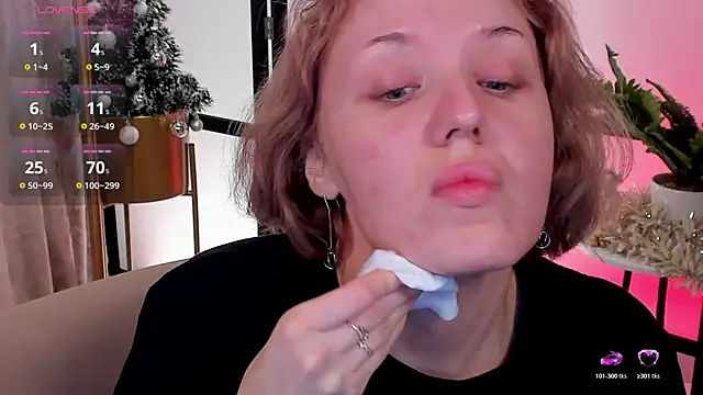 Snapshot of LianaFord chatting on 16, 12, 2025 LianaFord online show from 16, 12, 2025