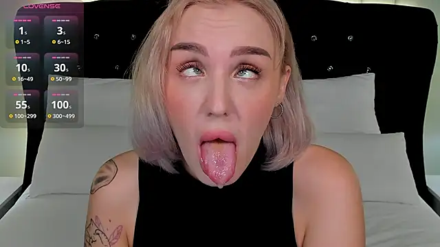 Snapshot of LianaFord chatting on 6, 10, 2025 LianaFord online show from 6, 10, 2025