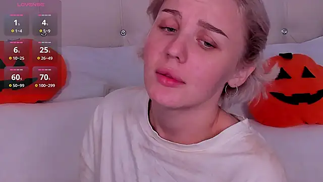 Snapshot of LianaFord chatting on 27, 10, 2025 LianaFord online show from 27, 10, 2025