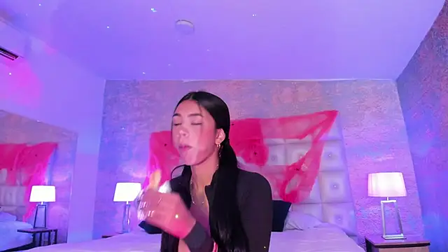 AntonellaRossi online show from 8, 10, 2025