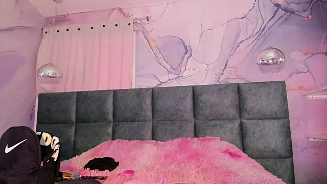 AntonellaRossi online show from 6, 4, 2026