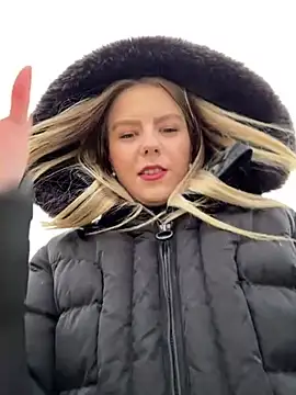 Snapshot of LaraBlond chatting on 27, 2, 2025 LaraBlond online show from 27, 2, 2025