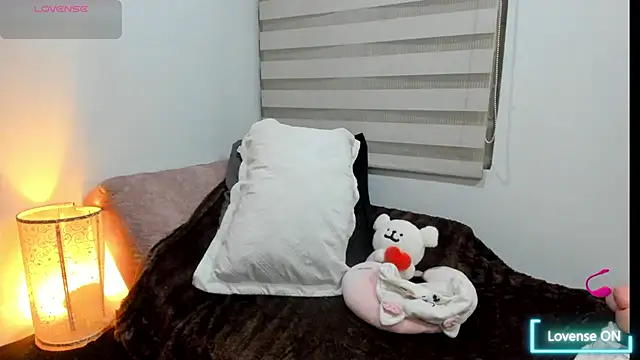 Snapshot of CristinaLaurentt chatting on 30, 10, 2025 CristinaLaurentt online show from 30, 10, 2025