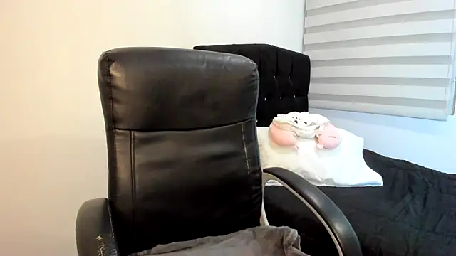 Snapshot of CristinaLaurentt chatting on 27, 2, 2025 CristinaLaurentt online show from 27, 2, 2025