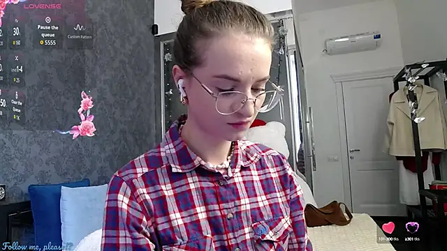 Snapshot of KateJonson chatting on 15, 10, 2025 KateJonson online show from 15, 10, 2025