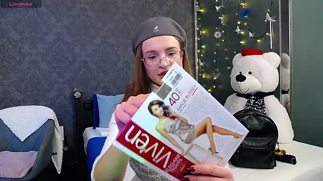 Snapshot of KateJonson chatting on 10, 11, 2025 KateJonson online show from 10, 11, 2025