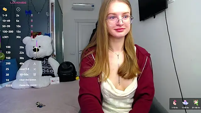 Snapshot of KateJonson chatting on 6, 3, 2025 KateJonson online show from 6, 3, 2025