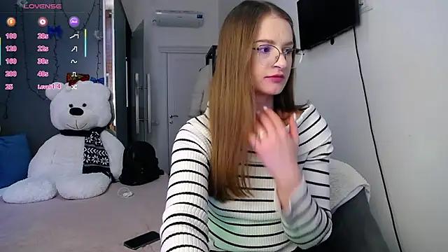 Snapshot of KateJonson chatting on 4, 3, 2025 KateJonson online show from 4, 3, 2025