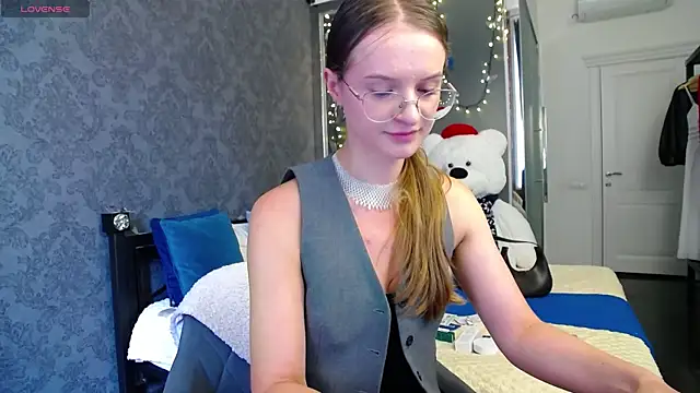 Snapshot of KateJonson chatting on 10, 9, 2025 KateJonson online show from 10, 9, 2025