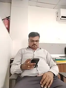 Snapshot of Desi_Londa_143 chatting on 5, 6, 2026 Desi Londa 143 online show from 5, 6, 2026