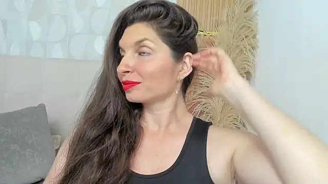 Azahara Amin  online show from 6, 4, 2026