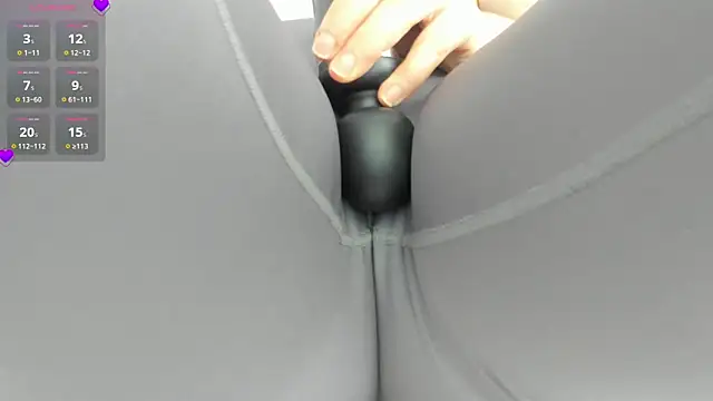 Azahara Amin  online show from 7, 10, 2025