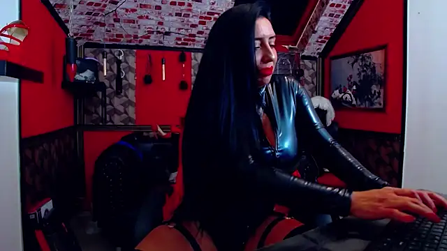 DommeBellatrix online show from 18, 11, 2025