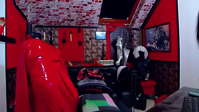 DommeBellatrix online show from 18, 9, 2025