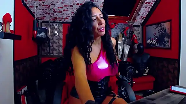 Snapshot of DommeBellatrix chatting on 7, 7, 2026 DommeBellatrix online show from 7, 7, 2026