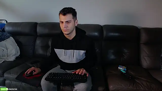 Snapshot of CrazyDom1 chatting on 6, 10, 2025 CrazyDom1 online show from 6, 10, 2025