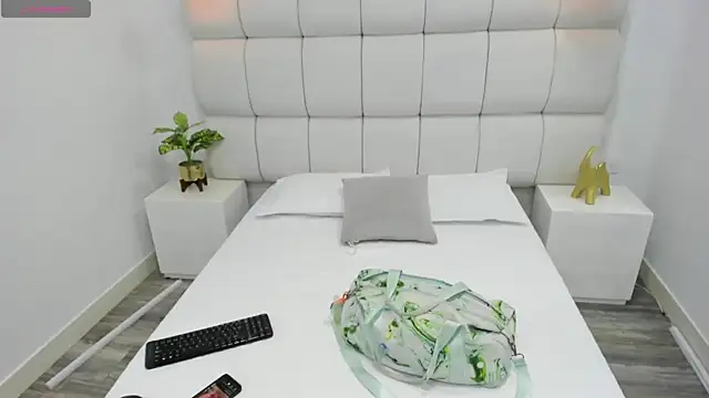 DanielleEvans  online show from 5, 10, 2025