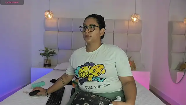 DanielleEvans  online show from 8, 10, 2025