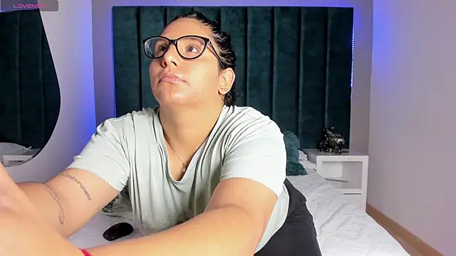 DanielleEvans  online show from 9, 1, 2026