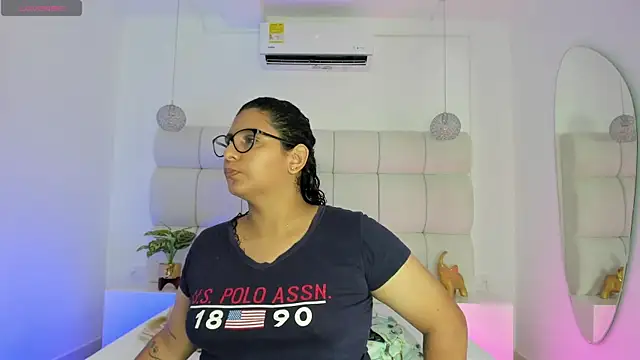 DanielleEvans  online show from 25, 10, 2025