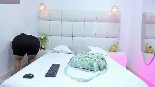 DanielleEvans  online show from 15, 11, 2025