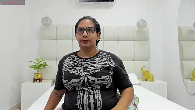 DanielleEvans  online show from 23, 9, 2025