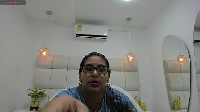 DanielleEvans  online show from 1, 10, 2025