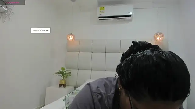 DanielleEvans  online show from 10, 11, 2025