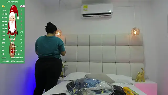 DanielleEvans  online show from 28, 11, 2025