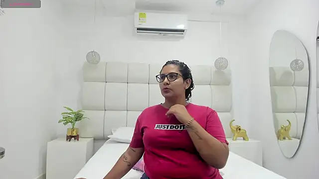 DanielleEvans  online show from 4, 11, 2025