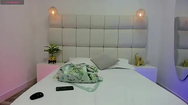 DanielleEvans  online show from 26, 9, 2025