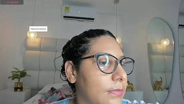 DanielleEvans  online show from 5, 11, 2025