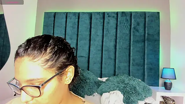 DanielleEvans  online show from 3, 12, 2025