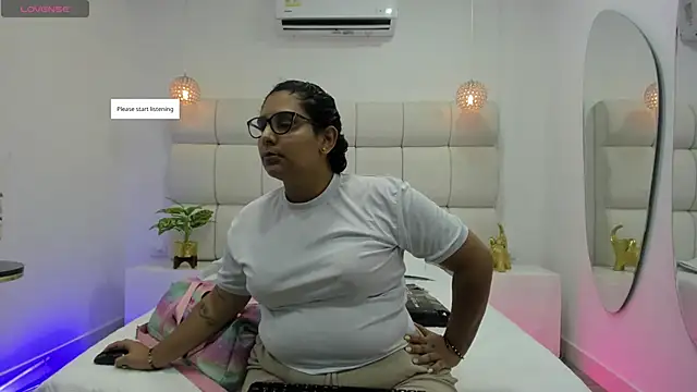 DanielleEvans  online show from 2, 11, 2025