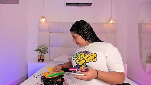 DanielleEvans  online show from 13, 11, 2025