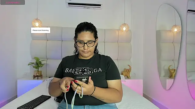 DanielleEvans  online show from 22, 11, 2025