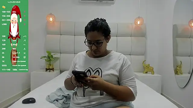 DanielleEvans  online show from 26, 11, 2025