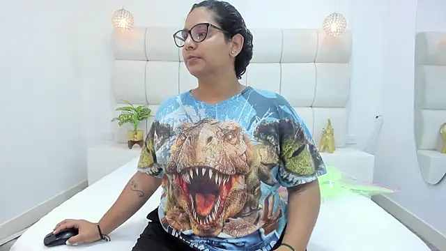 DanielleEvans  online show from 28, 10, 2025