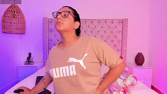 DanielleEvans  online show from 22, 3, 2025