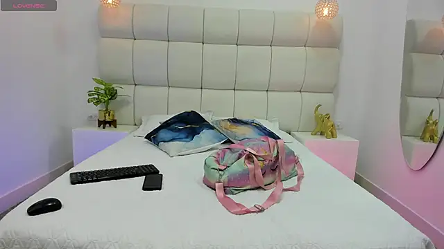 DanielleEvans  online show from 2, 12, 2025