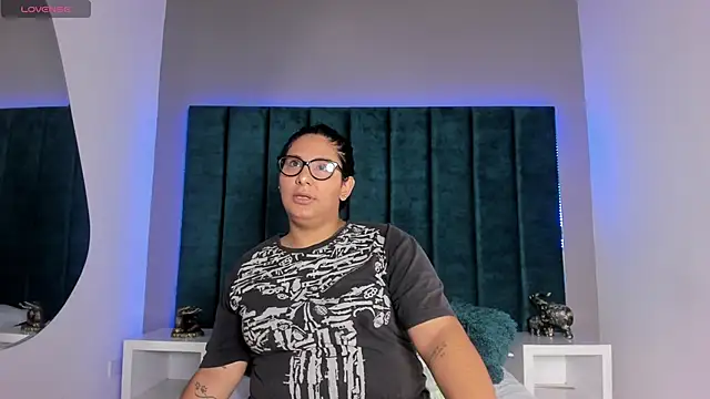 DanielleEvans  online show from 12, 1, 2026